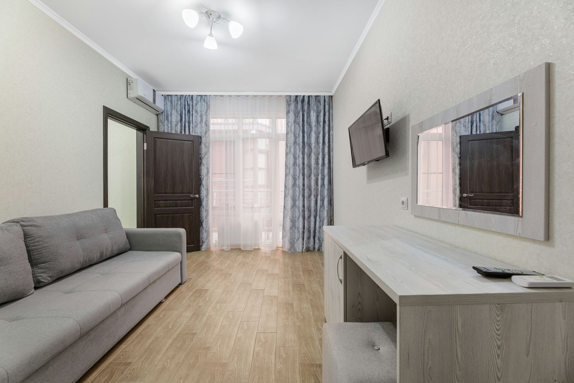 4-х местный, 2-х ком Люкс с балконом - White Hotel